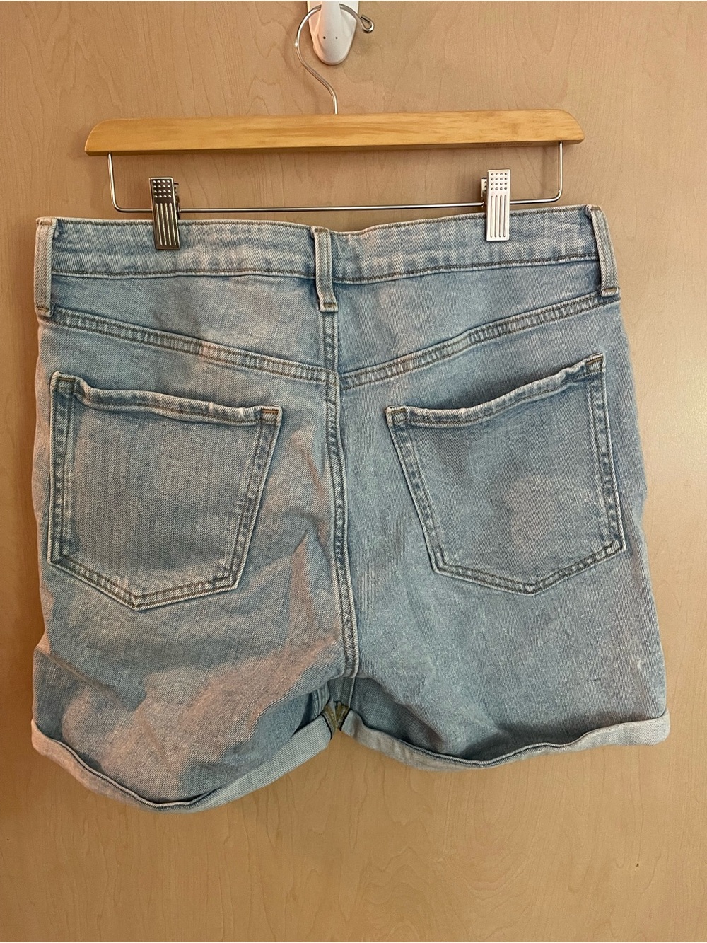Old Navy Distressed Button-Fly Denim Shorts - Picture 4 of 5